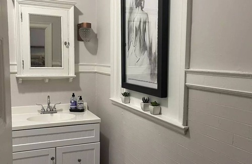 East Avenue Apartment | Stylish Studio On Oxford
