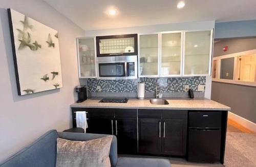 Tannersville Apartment | Stylish Studio on Main Street