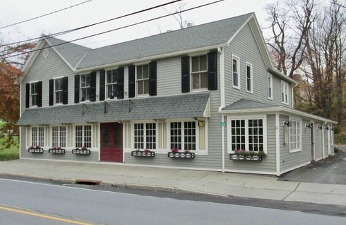 Tannersville Apartment | Stylish Studio on Main Street