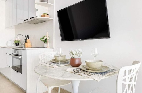 Bondi Beach Apartment | Stylish Studio Steps from Bondi Shoreline