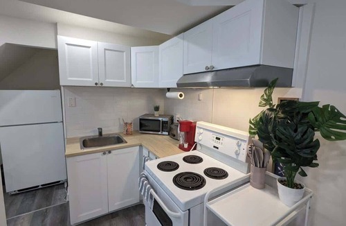 Cote-Des-Neiges—Notre-Dame-De-Grace Apartment | Stylish Studio, Steps to Transit