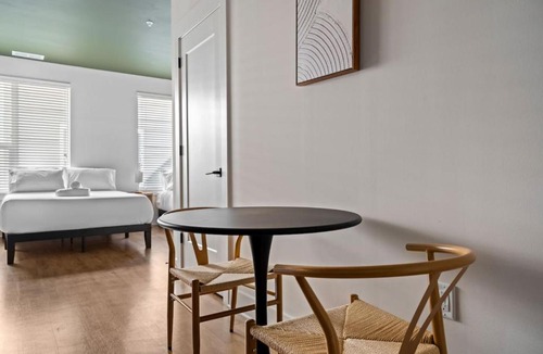Tampa Apartment | Stylish Studio with One Queen Bed | Raymond James!