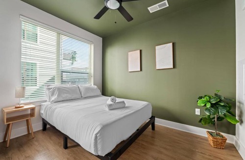 Tampa Apartment | Stylish Studio with One Queen Bed | Raymond James!