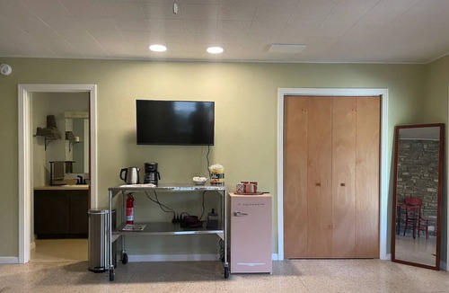 San Marcos Apartment | Stylish Studio with Campus View!