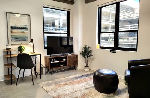 Columbia Apartment | Stylish suite DOWNTOWN with FREE parking and a GYM