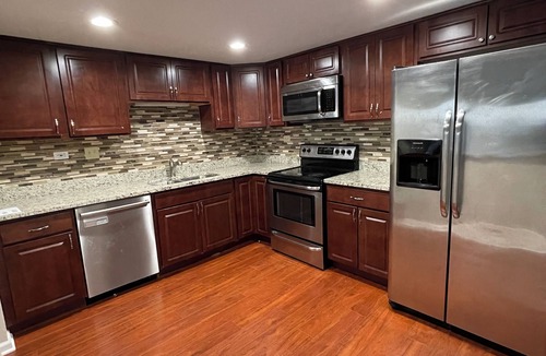 Wheeling Apartment | Stylish, Sun-Filled Retreat - Minutes to O’Hare!n2 bed, 2bath with amenities