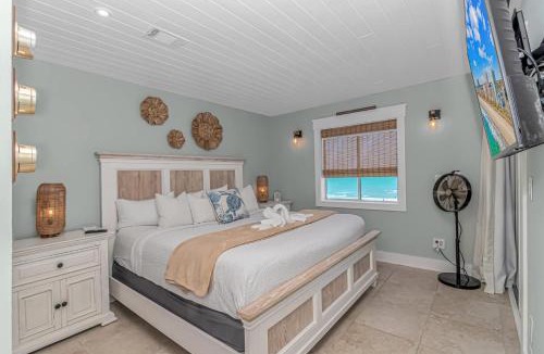 Crescent Beach House | Stylish Updated Oceanfront 2BR Crescent Villas 306