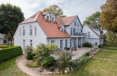 Muritz Apartment | Stylish vacation apartment in a manor house on Lake Plau