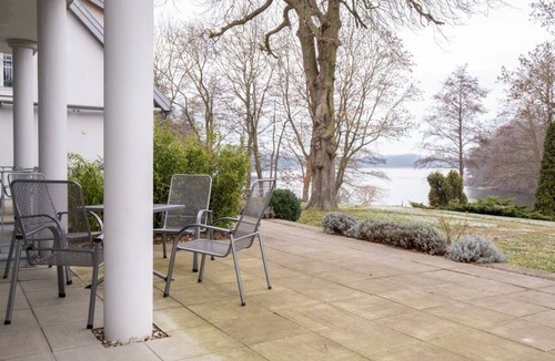 Muritz Apartment | Stylish vacation apartment in a manor house on Lake Plau