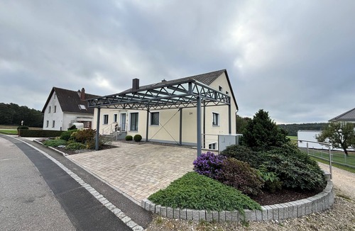 Wackersdorf Apartment | Stylish vacation apartment (110sqm) with terrace and beautiful garden