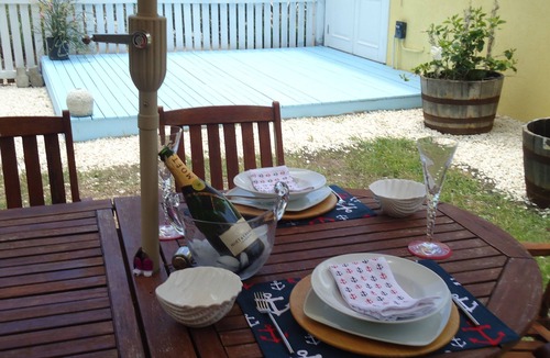 Bottom Bay Apartment | Stylish villa apt, world famous Bottom Bay 5 min walk,swimming pool.A/C