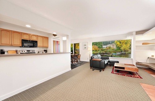 Bitter Lake Condo | Stylish Waterfront Retreat