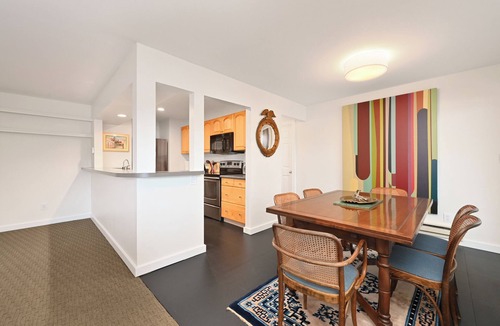 Bitter Lake Condo | Stylish Waterfront Retreat