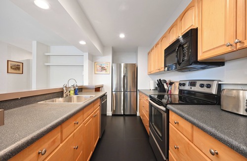 Bitter Lake Condo | Stylish Waterfront Retreat
