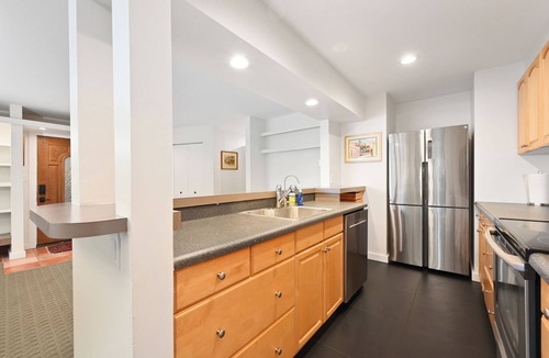 Bitter Lake Condo | Stylish Waterfront Retreat