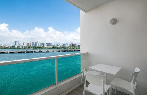 Puerta de Tierra Apartment | Stylish Waterfront Studio in Condado Lagoon with Pool and Hot Tub