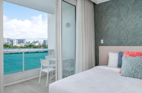 Puerta de Tierra Apartment | Stylish Waterfront Studio in Condado Lagoon with Pool and Hot Tub