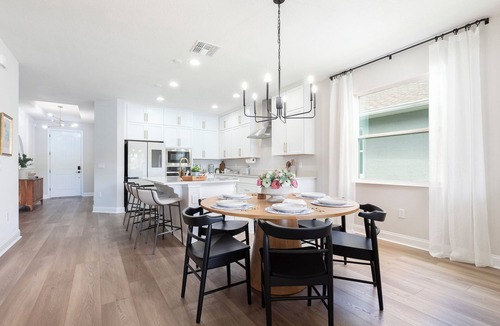 DeBary House | Stylish waterside retreat - springs nearby - pool and gym access - large groups