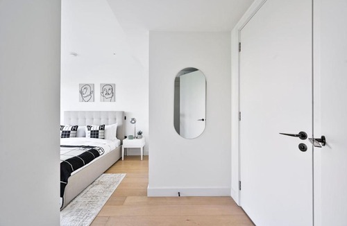 Shepherd's Bush Apartment | Stylish White City Apartment - Near Westfield & Tube