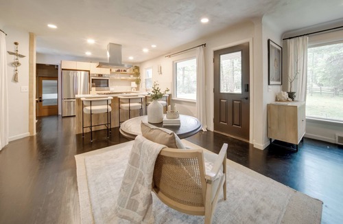 Willoughby House | Stylish Willoughby Hills Retreat w/Fireplace!