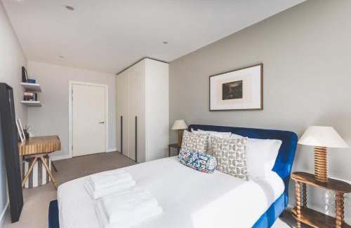 West Hill Apartment | Stylish Wimbledon Flat with Balcony
