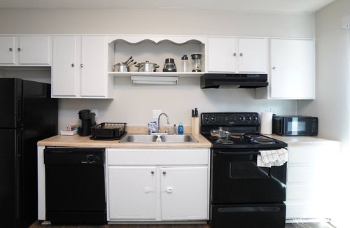Homewood Apartment | Stylish1BD Workspace/8mins->DWTN/Close to 5 Hospitals