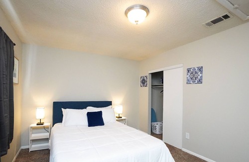 Homewood Apartment | Stylish1BD Workspace/8mins->DWTN/Close to 5 Hospitals