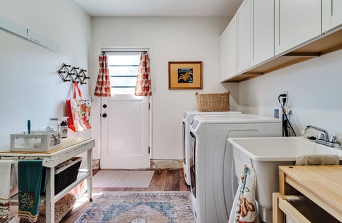 Western House | Stylishly remodeled in 2024; Fully appointed 3bd 2ba in SW Eugene with AC, WiFi