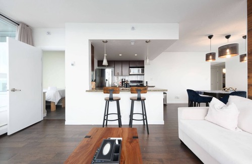 Crosstown Apartment | Sub-Penthouse Condo with Jacuzzi, Pool, Sauna & Gym