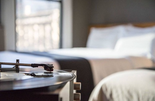 Downtown Seattle Hotel | Sub Pop King | Vinyl Collection & City Views
