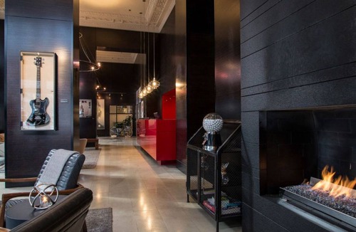 Downtown Seattle Hotel | Sub Pop King | Vinyl Collection & City Views