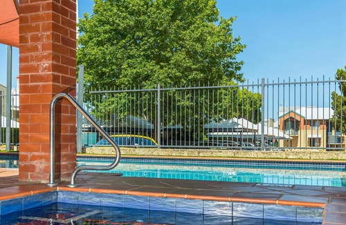 Subiaco Apartment | Subiaco Village with pool, BBQ & spa - free parking and wifi - two bedroom
