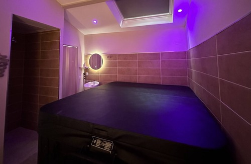 Chateau-Arnoux-Saint-Auban Bed & Breakfast | Sublime Studio Chambre Avec spa Privé et Jardin