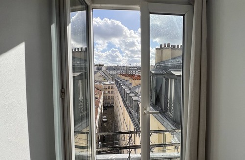 Quartier de la Folie-Mericourt Apartment | Sublime Appartement Parisien avec vue sur la Tour Eiffel