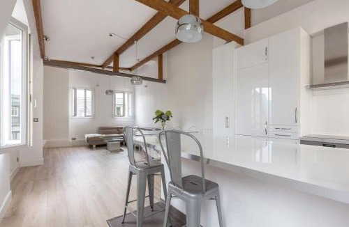 Quartier Sainte-Marguerite Apartment | Sublime appartement refait à neuf en dernier étage baigné de lumière avec une très belle hauteur sous plafond 2 chambres en plein centre de Paris
