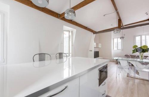 Quartier Sainte-Marguerite Apartment | Sublime appartement refait à neuf en dernier étage baigné de lumière avec une très belle hauteur sous plafond 2 chambres en plein centre de Paris