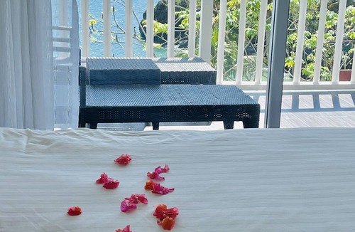 Samana Apartment | Sublime Love beachfront apartment w private beach