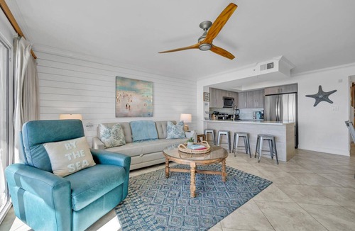 Fort Walton Beach Condo | Sublime Luxe Retreat + Free Beach Service