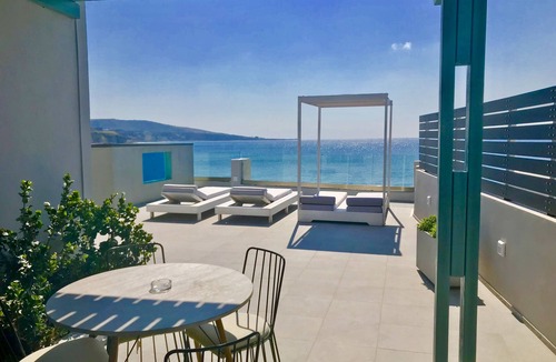 Akrotiri Villa | Sublime Villa & Caves