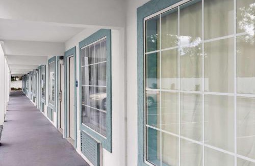 Dock Junction Hotel | Suburban Studios Brunswick of I-95