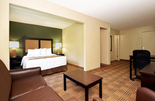 Summit Station Hotel | Suburban Studios Columbus East