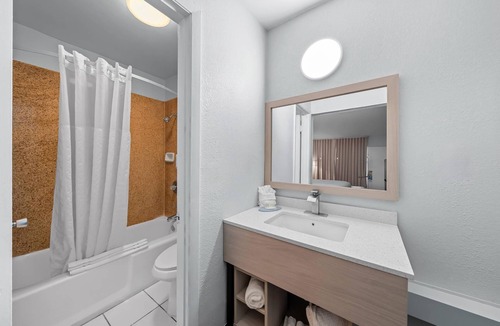 Daytona Beach Hotel | Suburban Studios Daytona Beach - Speedway