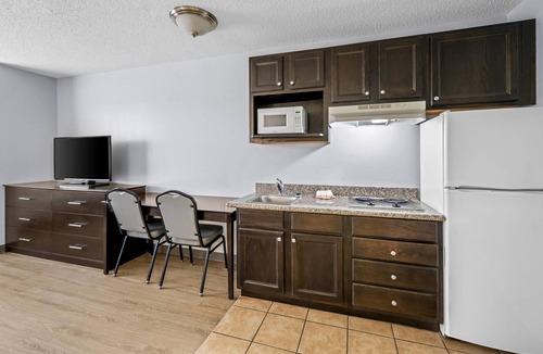 Jacksonville Hotel | Suburban Studios Near Camp Lejeune