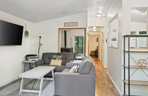 Sudden Valley House | Sudden Valley Forest House: Pet-Friendly, Near Galbraith Mountain & Trail Sites