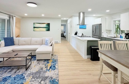 Sudden Valley House | Sudden Valley Retreat 3BR House -Steps to Lake Louise