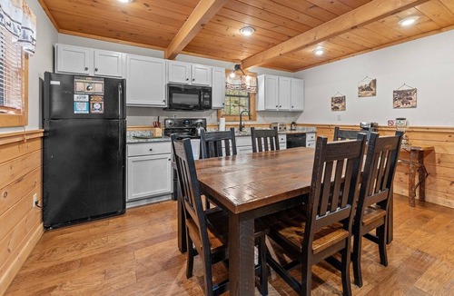Pigeon Forge Cabin | Sugar Bear Mountain Hideaway