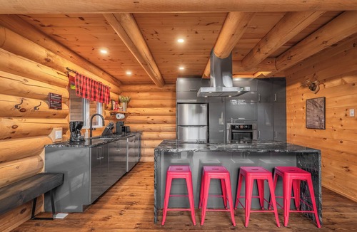 Saint-Philemon Ski Chalet | Sugar Camp
