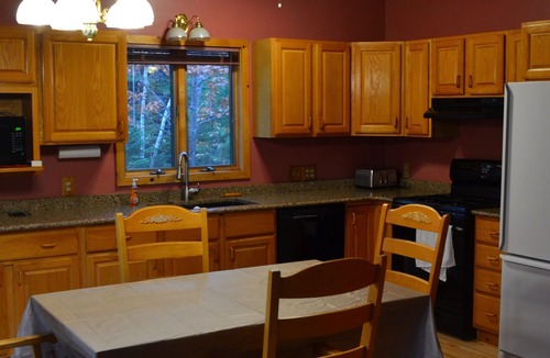 Eagle River House | Sugar Camp Chain 4BR/Sleeps 10-12, Snowmobilers Welcome, Direct Trail Access