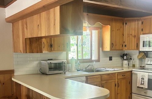 Freedom Cottage | Sugar Shack at Ossipee Lake! Sleeps 8 comfortably! Short distance to the beach!