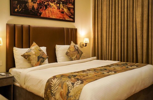 Mahmoorganj Hotel | Sugar Stars Inn